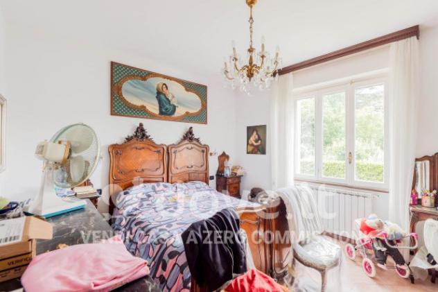 Villa di 350 m² con più di 5 locali e box auto in vendita a Cocquio-Trevisago - Foto 6