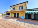 V005437 - VILLAFRANCA – Prestigiosa villa singola con ampio giardino privato