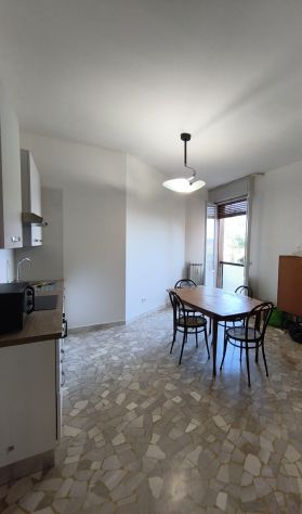 Posto in doppia con studentessa - Foto 10