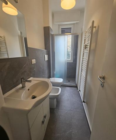 Elegante Bilocale Ristrutturato con Balcone in Via delle Primule 3, Milano - Foto 16