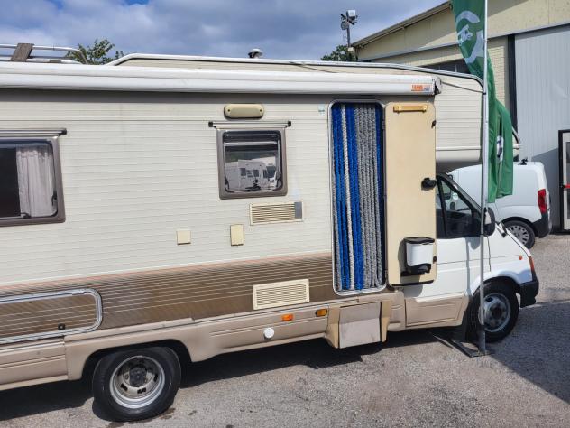 CAMPER CI FORD MANSARDATO DOPPIA DINETTE FOTOVOLTAICO TENDALINO GENERALI USATO - Foto 9