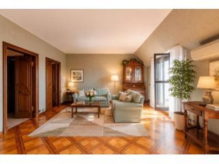 Appartamento di 155 m² con 4 locali in affitto a Milano