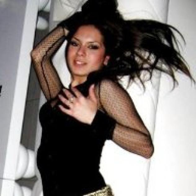 Donna Alfa, 32 da Modena Tel: