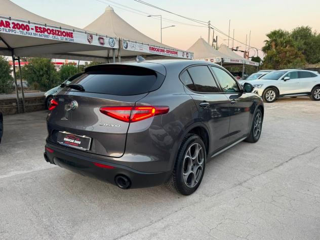Alfa Romeo Stelvio 2.2 Turbodiesel 190 CV AT8 Q4 Sprint - Foto 4