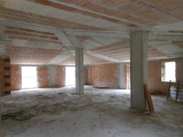 1831/FONTEGRECA Terracielo al grezzo su quattro livelli per un totale di mq 700 in via Restaurazione a Fontegreca - Foto 9