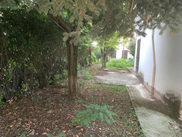 Villa di 250 m² con 5 locali e box auto doppio in vendita a Novi di Modena