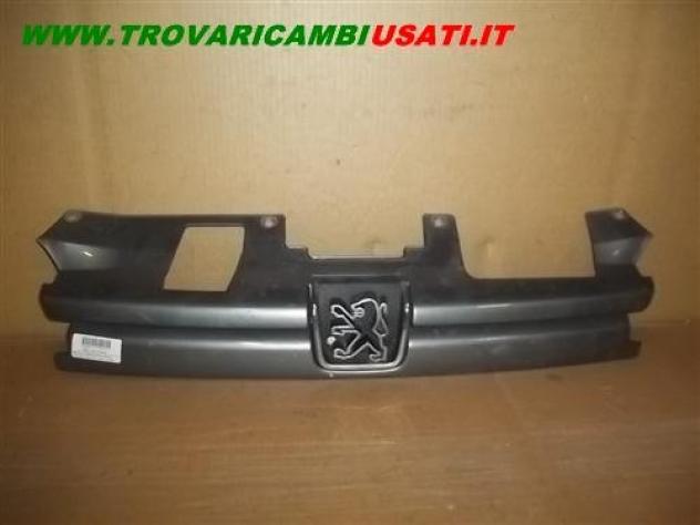 GRIGLIA (-06/94) GRIGIO MEDIO PEUGEOT 306 (N3) 3 porte / 5 porte 999-U17557 Carrozzeria  Lamierati esterni  Paraurti  Griglia radiat PEUGEOT - 306 3 p
