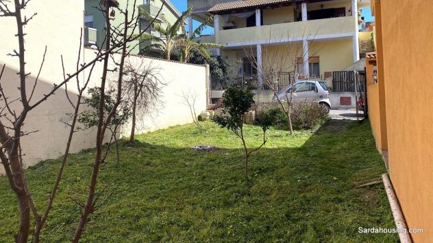 A Soleminis, paese a 15 km da Cagliari, proponiamo un interessante lotto edificabile centro-schiera in zona stazione.