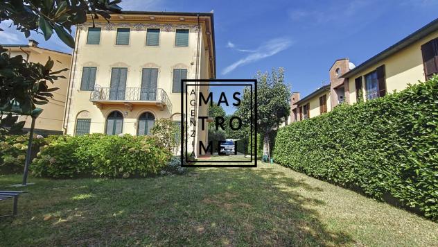 VILLA di 12 vani e di 406 mq (CAPANNORI) rif. 3464