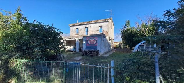 Casa singola con c.a 3.000 mq di terreno. - Foto 3