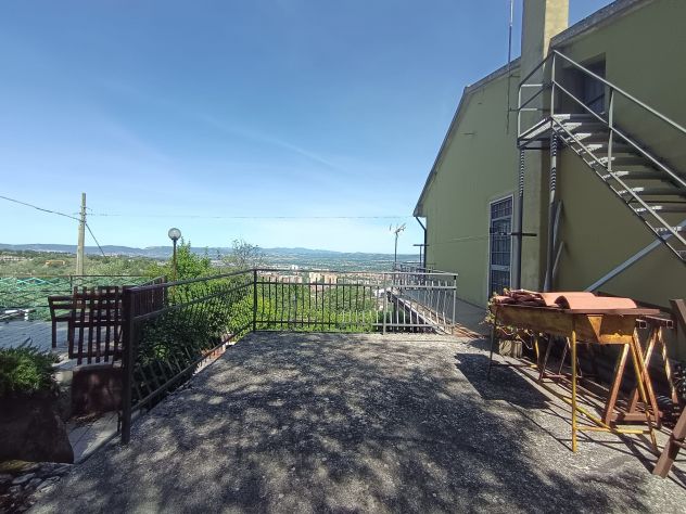 Casa con 2 abitazioni, annessi e terreno di 5.000 mq. a Terni, Valenza - Foto 2