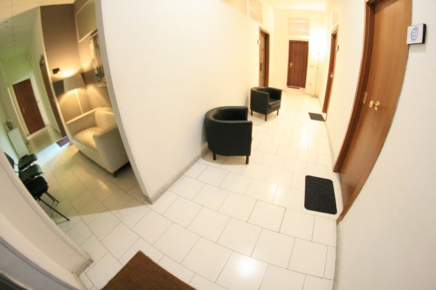 Locale all inclusive, arredi, fibra, posti auto - Foto 5