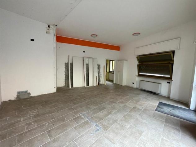 negozio con vetrina di 2 locali + antibagno e bagno.. libero subito - Foto 4