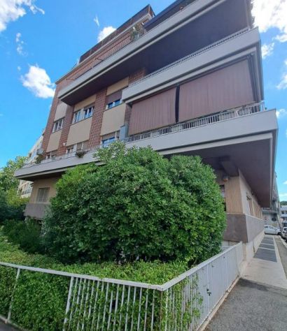 VILLA CHIGI ATTICO CON PARQUET