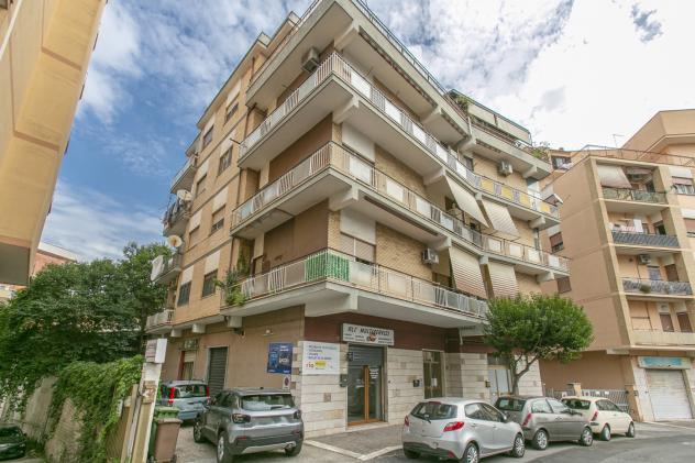 Negozio - Pomezia . Rif.: Cod. rif 3388663VCG