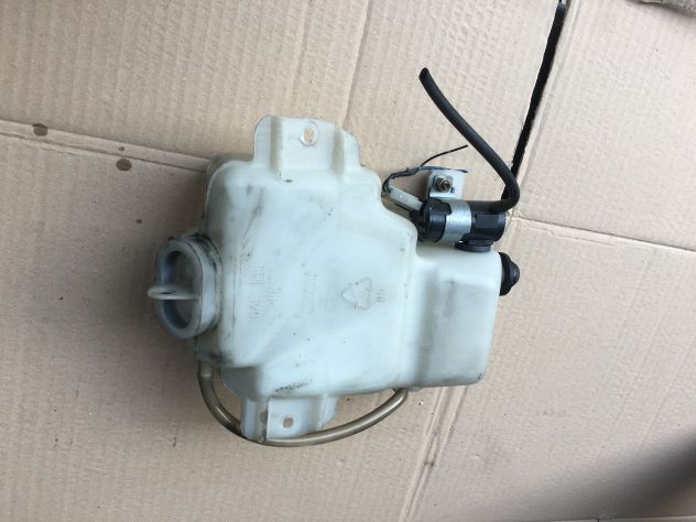 Vaschetta liquido tergi lunotto posteriore Mitsubishi Pajero 2.5 TD GLS V20 98 - Foto 2