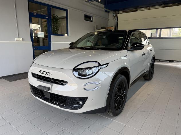 FIAT 600 1.2 Hybrid 110cv Sport Ed Mil Cort 26
