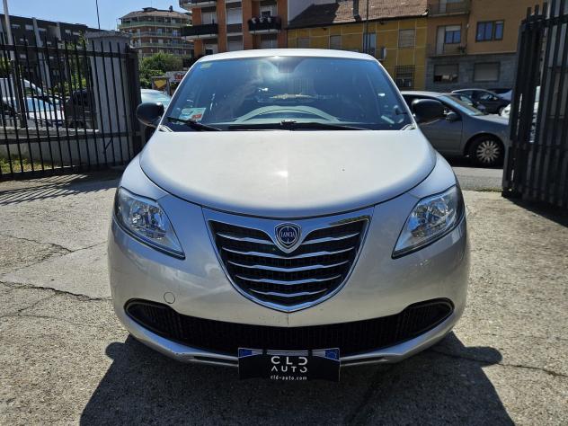 Lancia Ypsilon 1.2 69 cv Silver - Foto 2