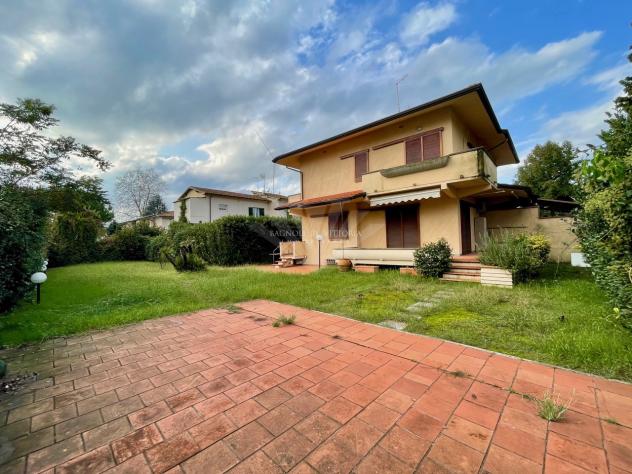 BIFAMILIARE di 8 vani e di 150 mq (PIETRASANTA) rif. 038 - Foto 2