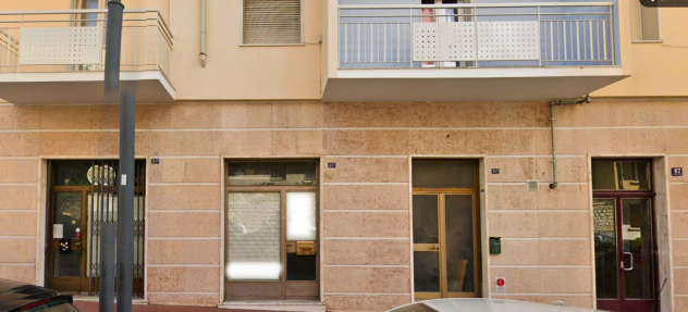 negozio in via fabio severo, con presunta fattibilità di garage - Foto 2