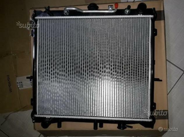 Radiatore motore kia sportage 2.0 ok01215200a