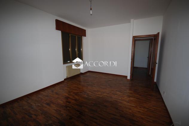 CASA INDIPENDENTE di 8 vani e di 370 mq (SUSEGANA) rif. RB122 - Foto 9