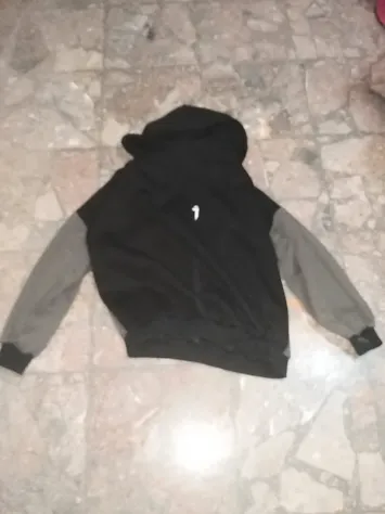 lotto vestiti uomo taglia xl. 1 felpa con cappuccio mai indossata 1 pantalone tu - Foto 2
