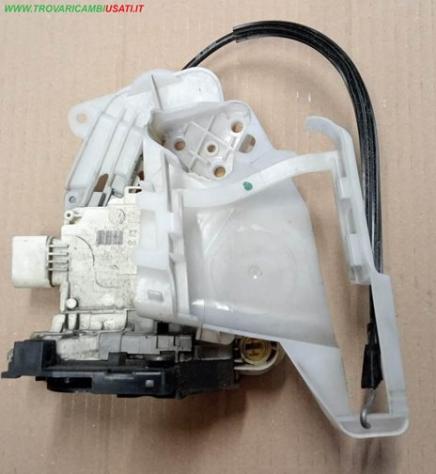 SERRATURA PORTA ANT.S. 9 PIN - 3C1837015A  Carrozzeria  Lamierati esterni  Porte  Serratura porta a AUDI - Q7 - 01-10-2005 - 01-06-2009, SKODA - SUPER