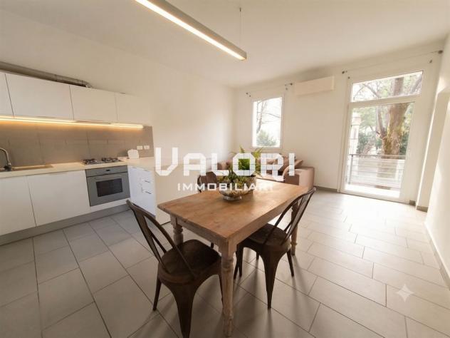 INCANTEVOLE TERRA-CIELO RISTRUTTURATA CON CORTE PRIVATA E GARAGE - Foto 3