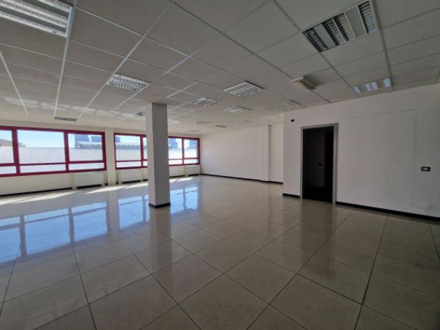 Immobile di 240 m² con 1 locale in affitto a Pero - Foto 11