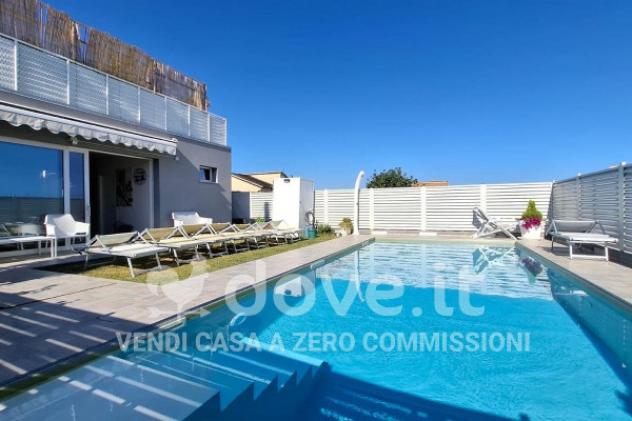 Villa di 150 m² con più di 5 locali e posto auto in vendita a Mondolfo