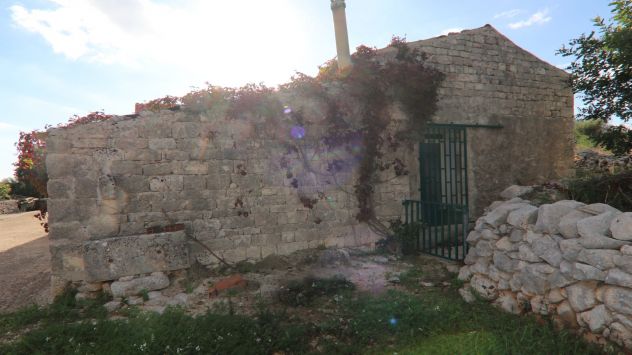Scicli, sassi a vista in contrada Calamarieri - Foto 16