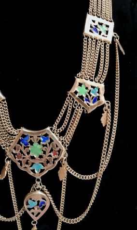 SUPERBA COLLANA BERBERA A CATENELLE E PLACCHE IN OTTONE CON SMALTI POLICROMI. - Foto 3