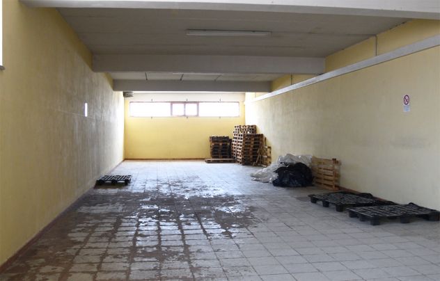 Locale ad uso artigianale nel "condominio elettra" - Foto 2