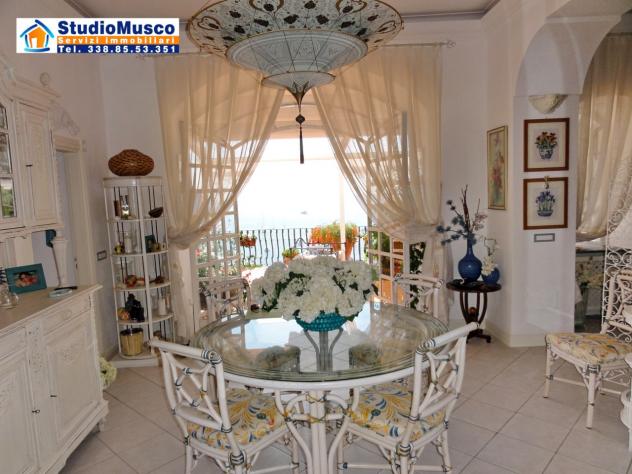 StudioMusco vende a Capri, su via Marina Piccola panoramicissimo appartamento indipendente. Con ampia terrazza panoramica, piccolo giardinetto, posto - Foto 20