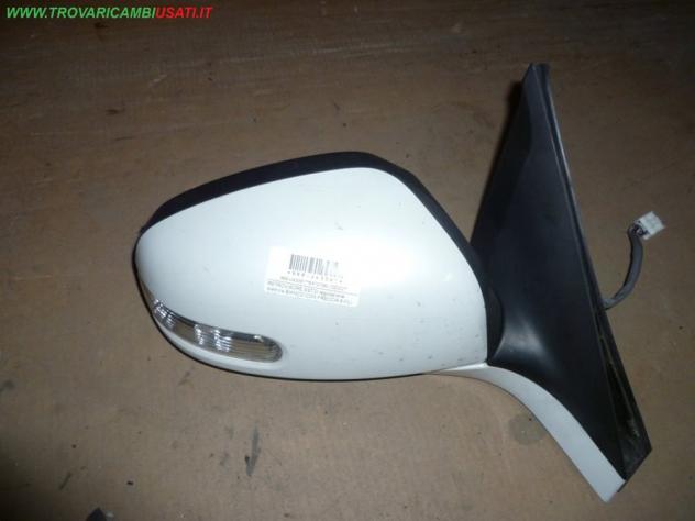 RETROVISORE EST.D.regolazione elettrica BIANCO CON FRECCIA 8 FILI SUZUKI SWIFT (AZ/NZ)  Vetri e Retrovisori  Cristalli  Retrovisori  Retrovisore SUZUK