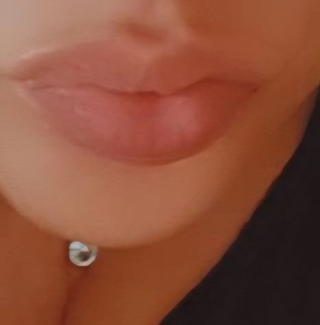 Mora dalle forme generose e dal sorriso accogliente.. Tel:3792148845