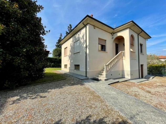 Azzate – Villetta singola con giardino privato € 285.000 – Libera subito - Foto 5