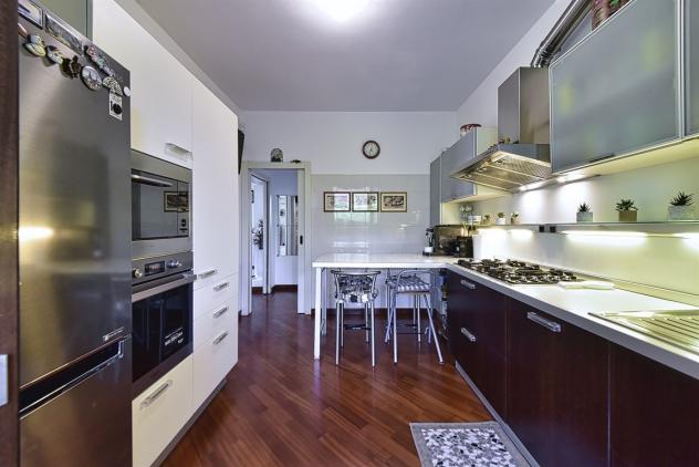 BERNAREGGIO - villa a schiera di testa con ampio giardino privato - Foto 16