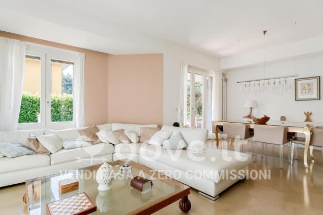 Villa di 209 m² con 3 locali e box auto in vendita a Lentate sul Seveso