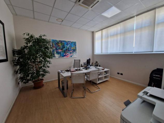 Immobile di 2545 m² con più di 5 locali in vendita a Lainate - Foto 16