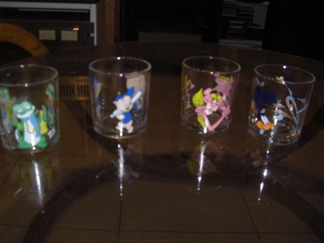 Bicchieri con cartoni animati lotto di quattro.
