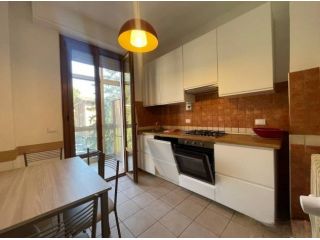 Camere in appartamento completamente ristrutturato