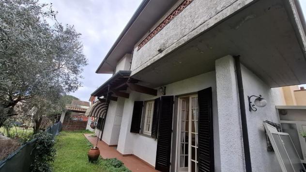 casa indipendente in vendita a Viareggio in zona Torre del Lago