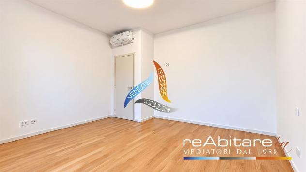 ELEGANTE VILLA SINGOLA CON GIARDINO PRIVATO E BOX – RESIDENCE ARESE 4 - Foto 10
