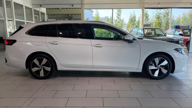 Volkswagen Passat Variant 2.0 TDI SCR EVO 110kW Business DSG Camera 360° LED 17" - Foto 2