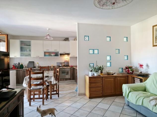 MARINA DI MASSA, a circa 1 km dal mare, appartamento completamente ristrutturato posto al piano secondo e composto di ampio soggiorno con angolo cottu - Foto 3