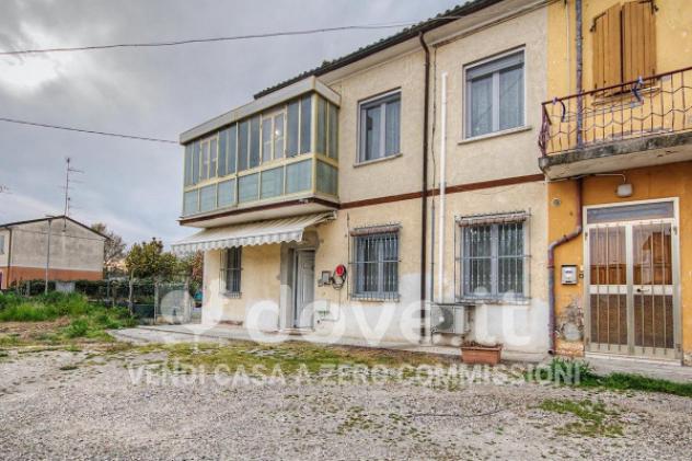 Casa indipendente di 175 m² con 5 locali e box auto in vendita a Tresignana