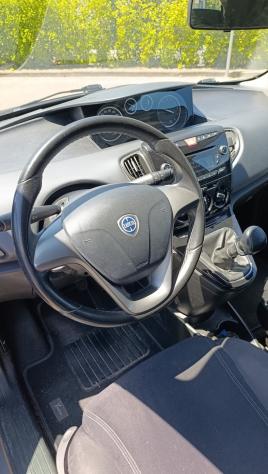 Lancia Ypsilon 1.2 69 CV 5 porte S&S Gold - Foto 10