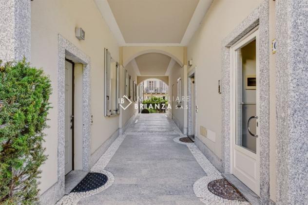 BESANA IN BRIANZA: IN VENDITA ELEGANTE 3 LOCALI SU DUE LIVELLI CON GIARDINO PRIVATO - Foto 13